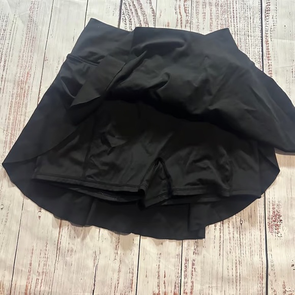 Elegant Black Women's Skirt - Picture 2 of 4